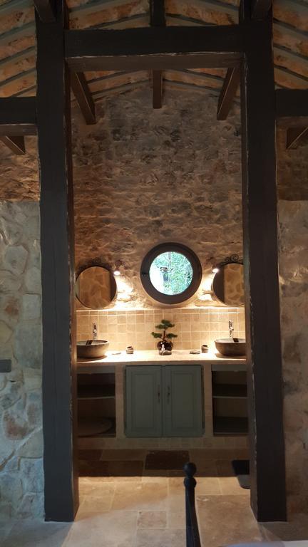 Le Donjon Des Combes Et Son Spa Fayence Room photo